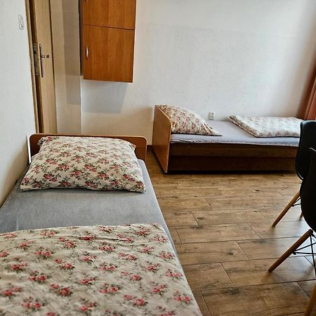 Pokoje Goscinne Zloty Potok Jura Krakowsko Czestochowska Dom W Zaciszu Podworka Potok Zloty Экстерьер фото